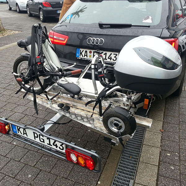 Heckträger für Freeliner auf der Anhängerkupplung /Auto/KFZ AHK - Transportplattform/Fahrradträger für ein Elektro Dreirad